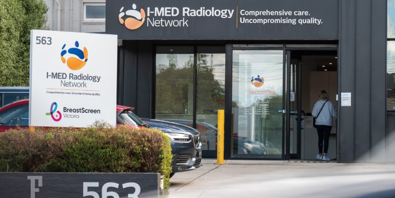 561 Riversdale Road_-04